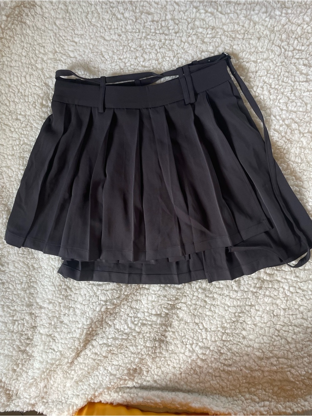 HALARA Black Pleated Mini Skirt with Waist Tie
